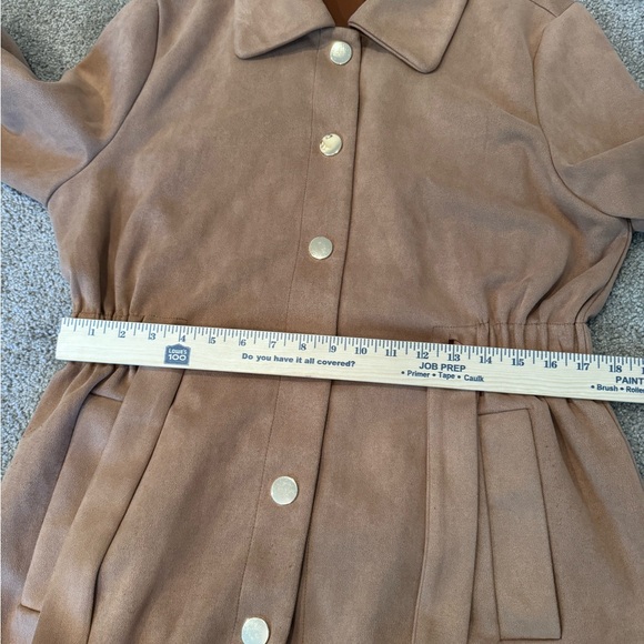 Alice Blue Chic Belted Faux Suede Trench Coat Tan Snap Button EUC Sz Large - Picture 7 of 11